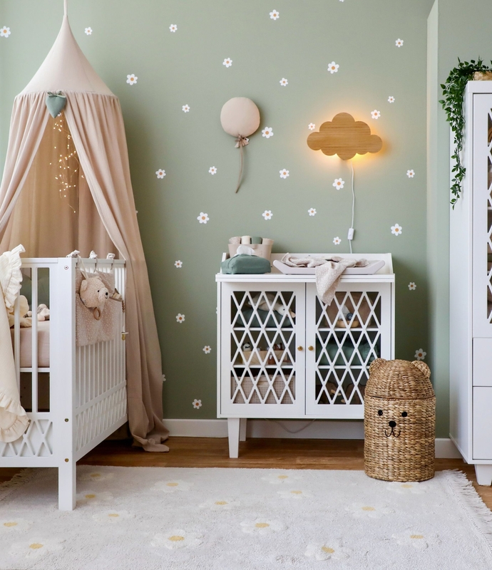 Babyzimmer in Grün &amp; Beige mit Blumen Wandstickern