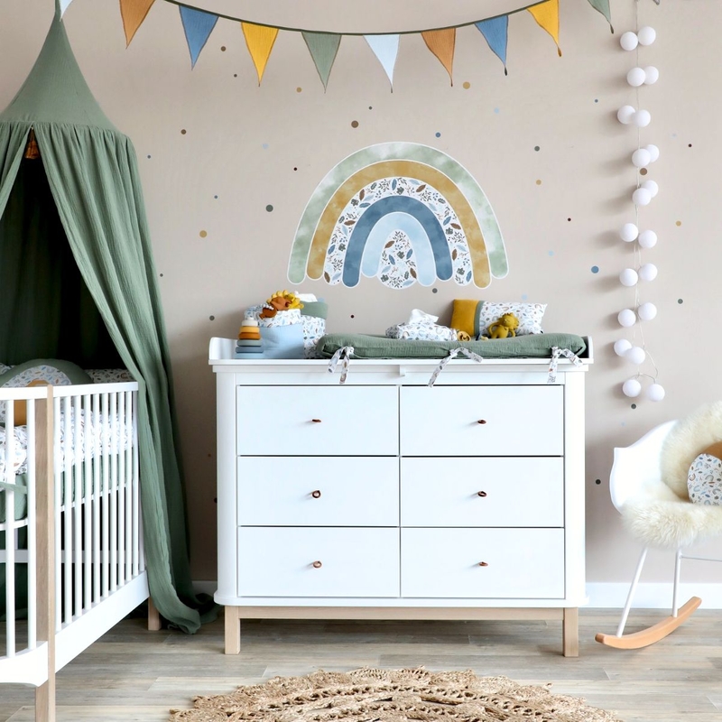 Babyzimmer mit Oliver Furniture Möbeln &amp; grüner Deko